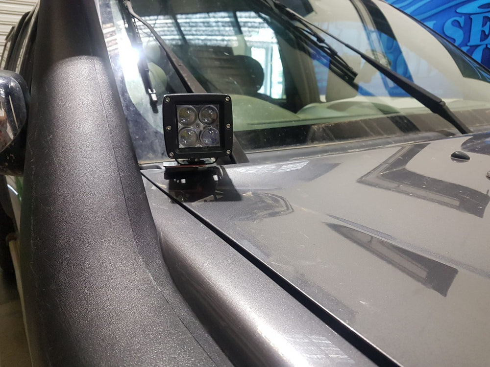 N80 Hilux Bonnet Mount Light